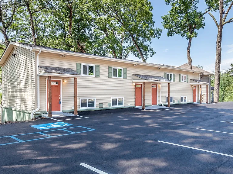 2 Bedroom, 1 Bath on the North Shore! — Photo 16