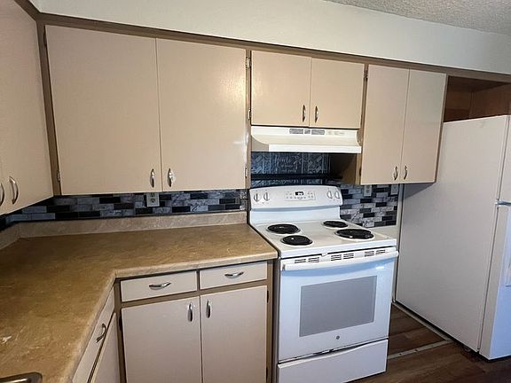 2nd image of 1955 Eaton St #1