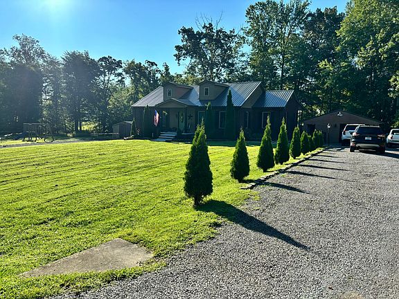 4th image of 245 Hart Ln