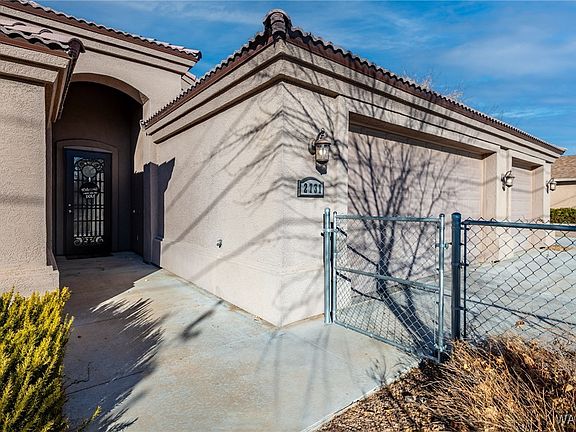 4th image of 2731 Ross Avenue