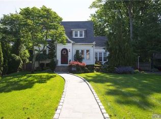 55 Beverly Rd, Merrick, NY 11566