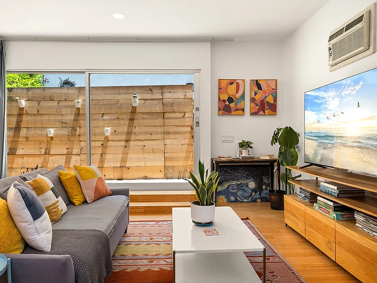 2419 Ocean Ave #1/2 — Photo 8