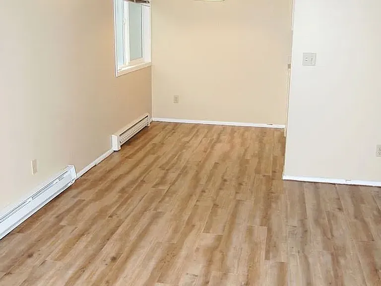 424 Summit Ave E #1 — Photo 6