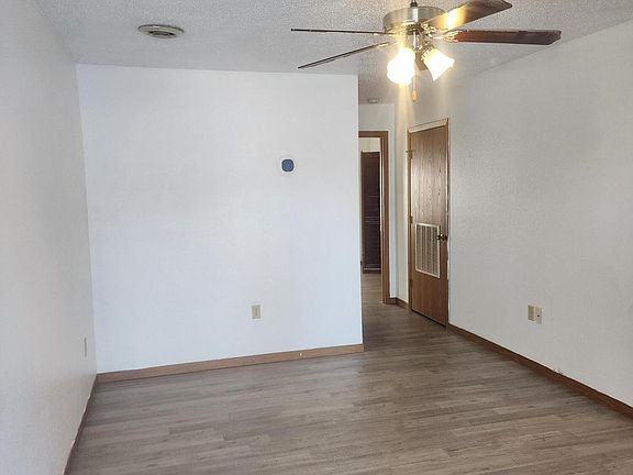 3rd image of 180 Ashwood Dr APT C