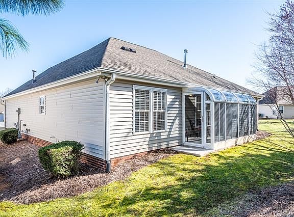 3rd image of 107 Keswick Ln