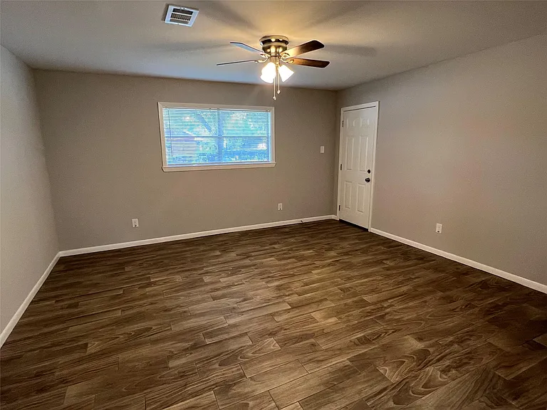 10503 Homestead Rd — Photo 5