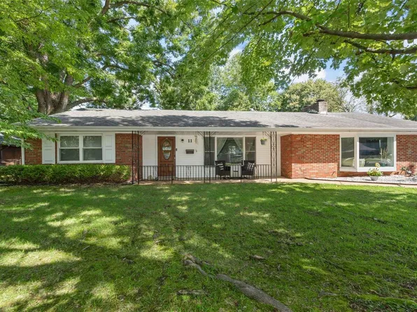 11 Hazelwood Ct, Hazelwood, MO 63042