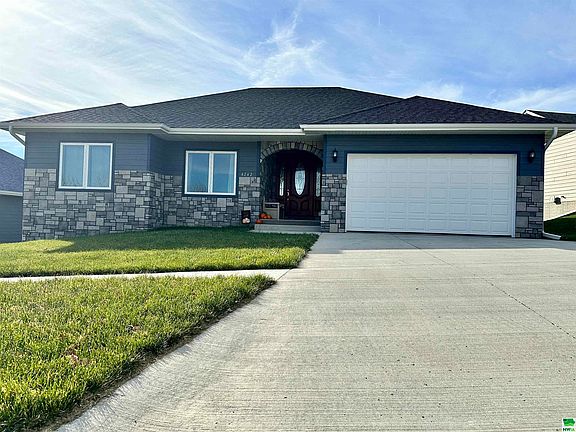 2nd image of 4242 Fieldcrest Dr