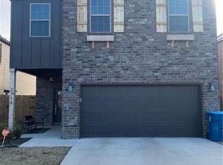 2718 SW Livingston Sq, Bentonville, AR 72712