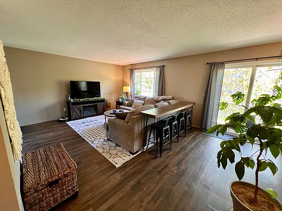 Spacious living room