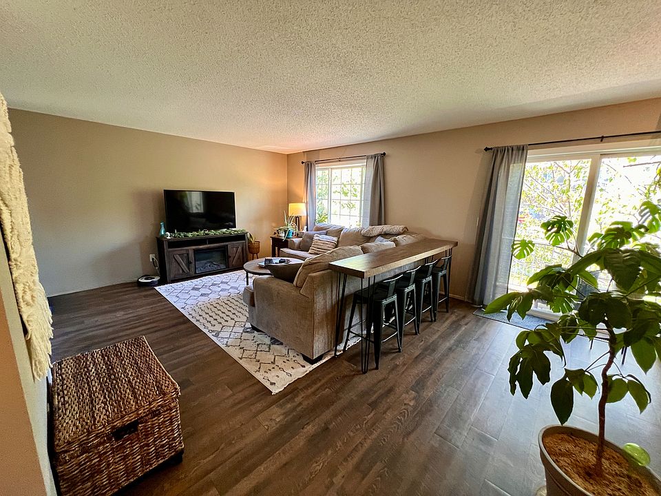 Spacious living room