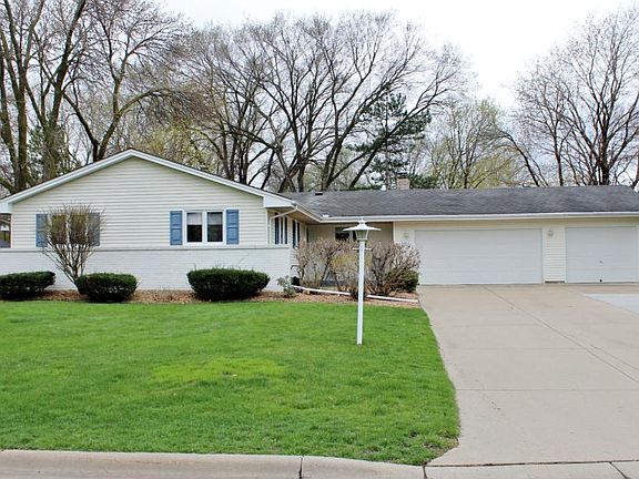 2nd image of 1905 Sibley Ct