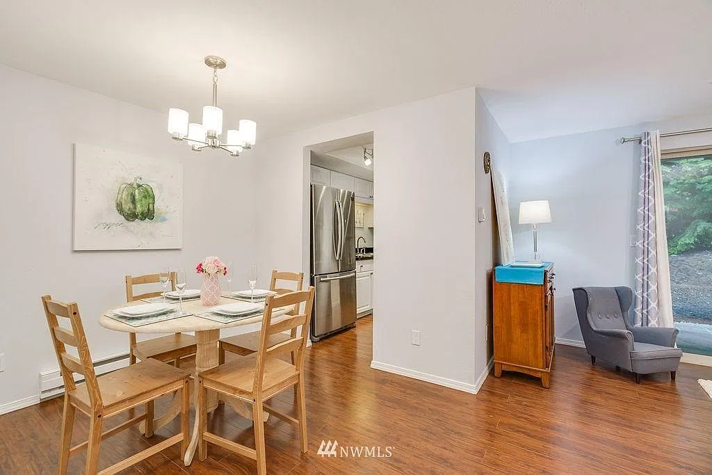 3 bed, 1134 sqft, $2,950 — Photo 2