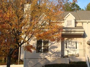 11 Forest Ridge Ct, Sandy Springs, GA 30350