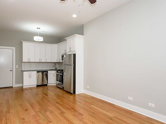 3rd image of 2125 W Chicago Ave #2R