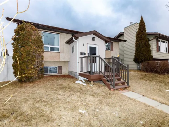 7 S McLevin Cres, Red Deer, AB T4R 1S8