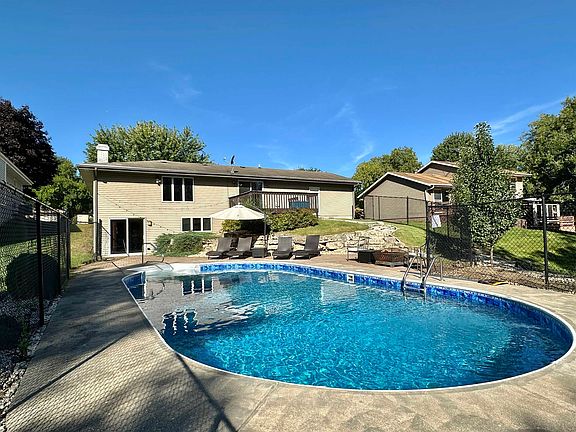 4th image of 838 Somerset Dr