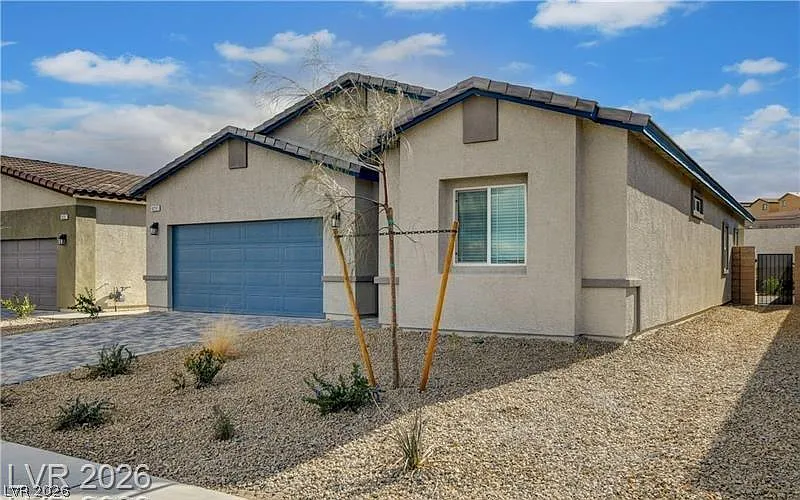 3 bed, 2.0 bath, 1611 sqft, $2,400 — Photo 1