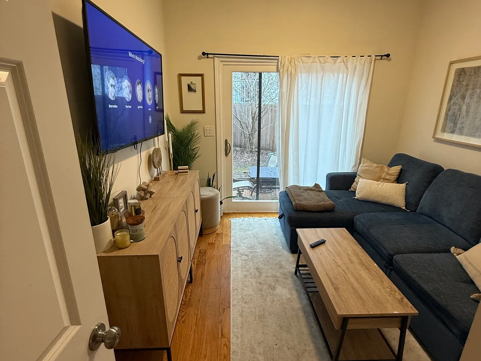 3 bed, 925 sqft, $3,195 — Photo 3