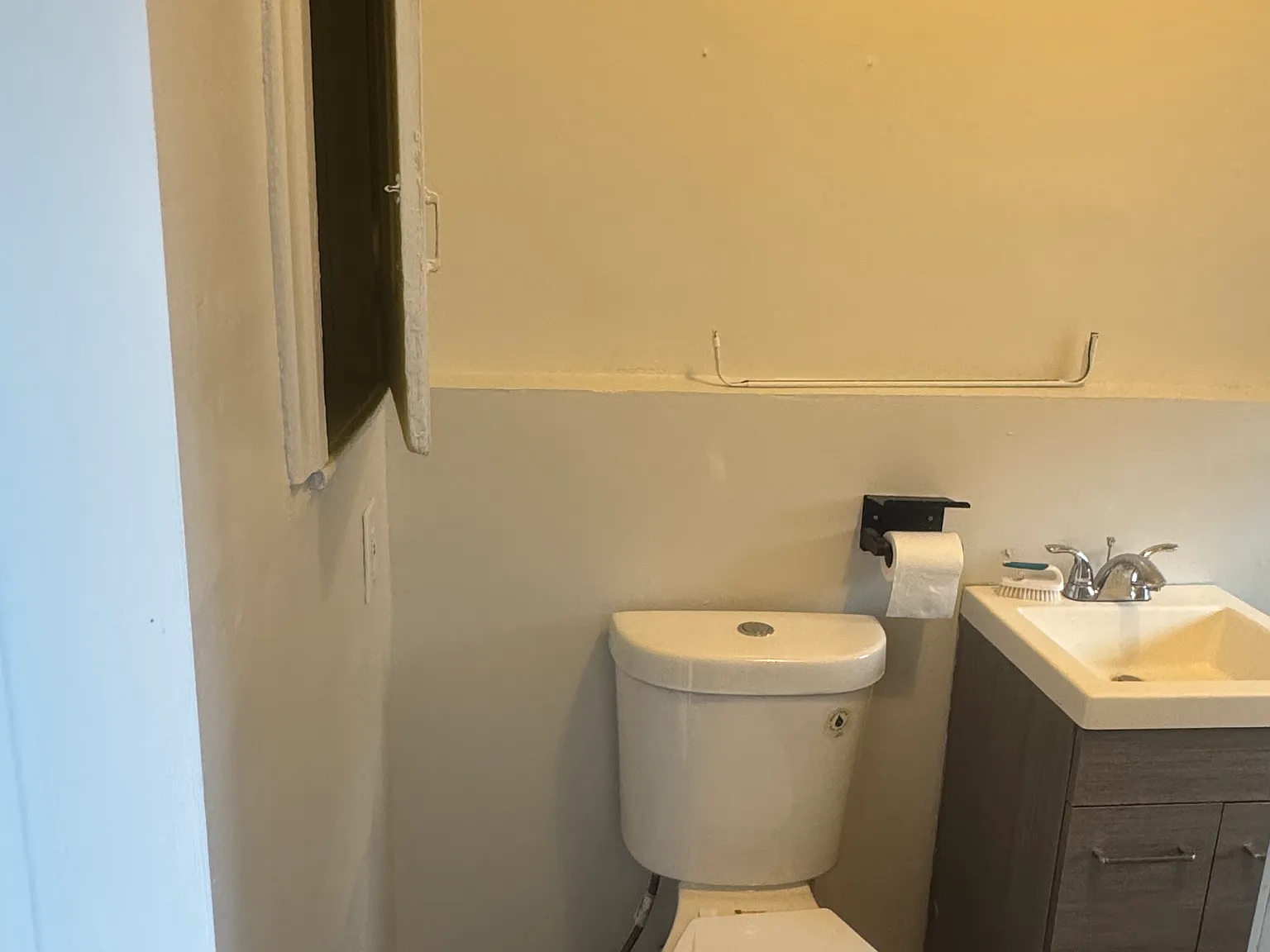 5 bed, 1.5 bath, 1306 sqft, $1,700 — Photo 2
