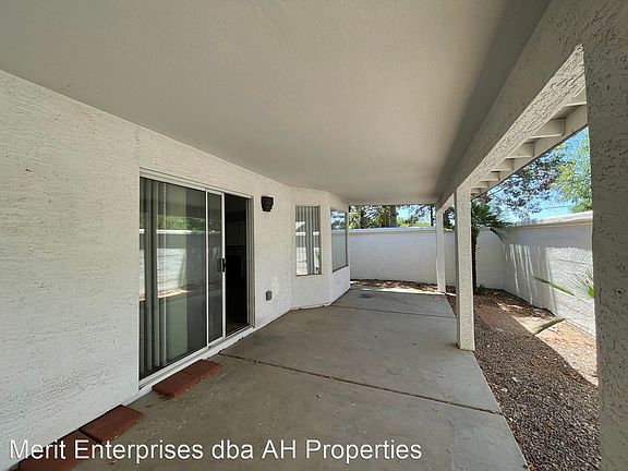 3rd image of 810 N Ahoy Dr