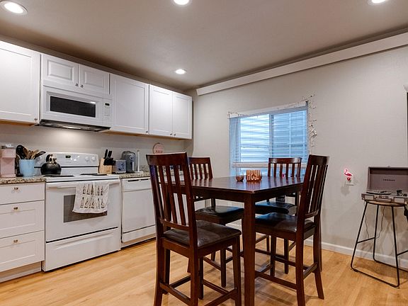 4th image of 415 E Bradley St #Basement