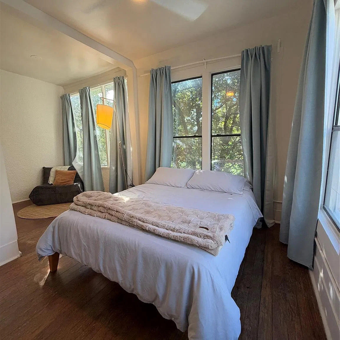 2 bed, 3.5 bath, 165 sqft, $2,450 — Photo 1