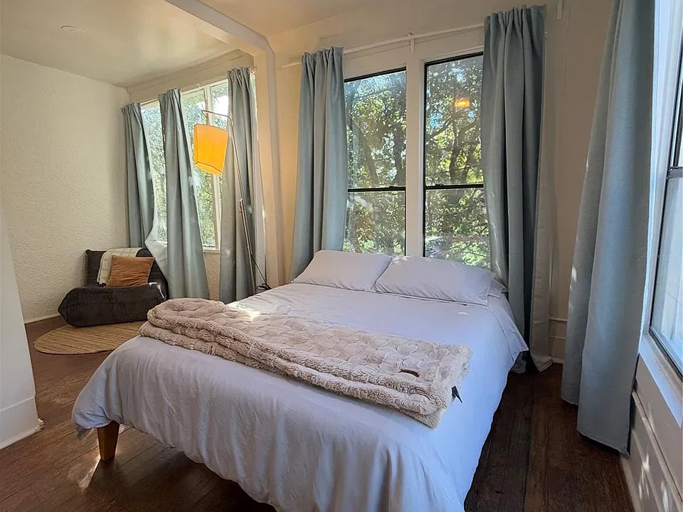 402 Hyde Park Blvd #4