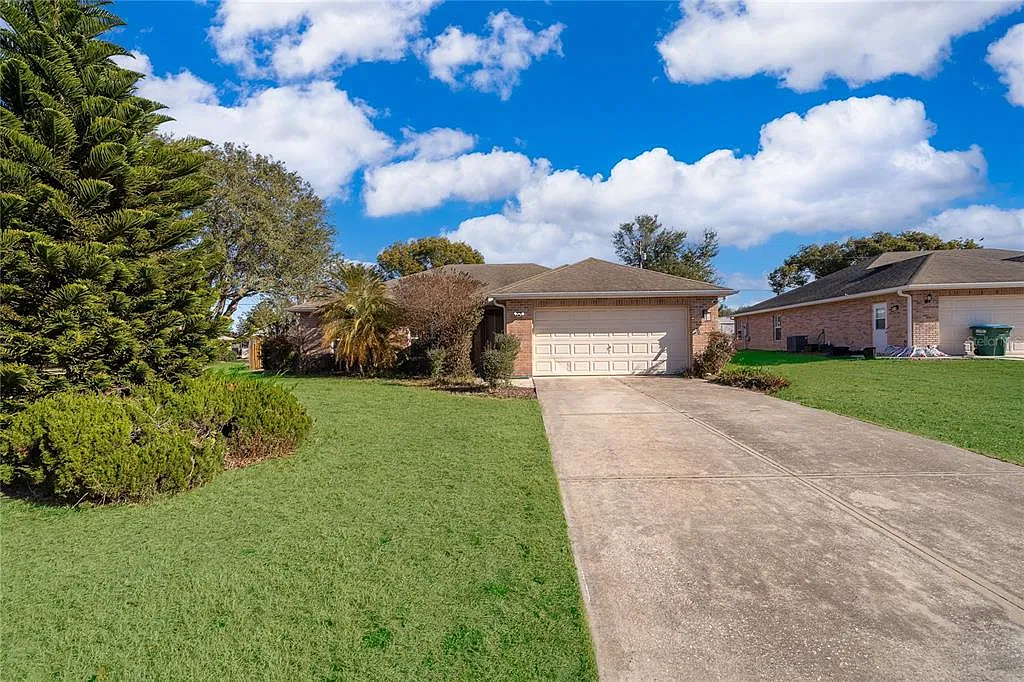3 bed, 2.0 bath, 1428 sqft, $2,100 — Photo 1