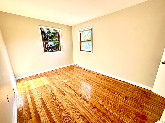 4th image of 109 Grand St #A