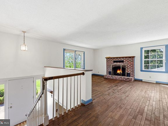 2nd image of 1539 Harold Dr