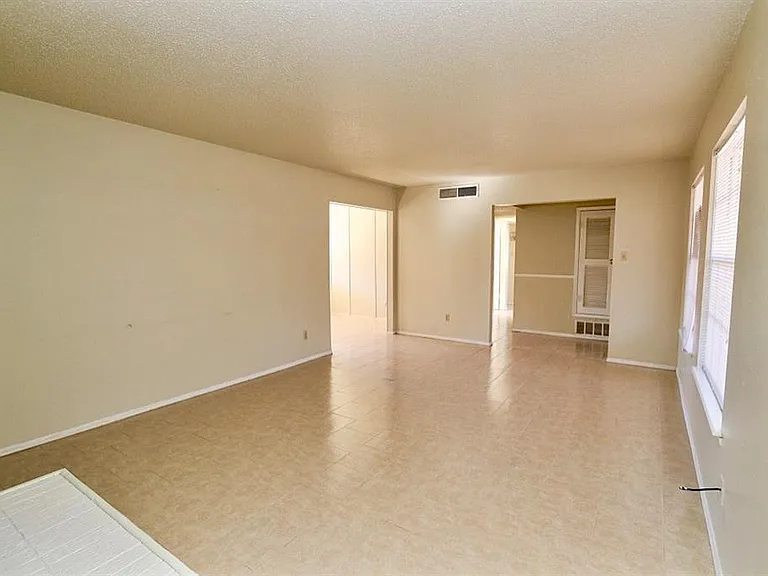 6925 Escondido Dr #B — Photo 10