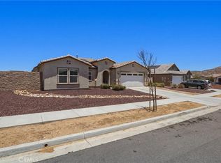 570 Farmstead St, Hemet, CA 92543