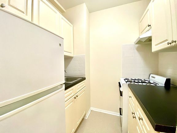 3rd image of 503 E 78th St APT 6D
