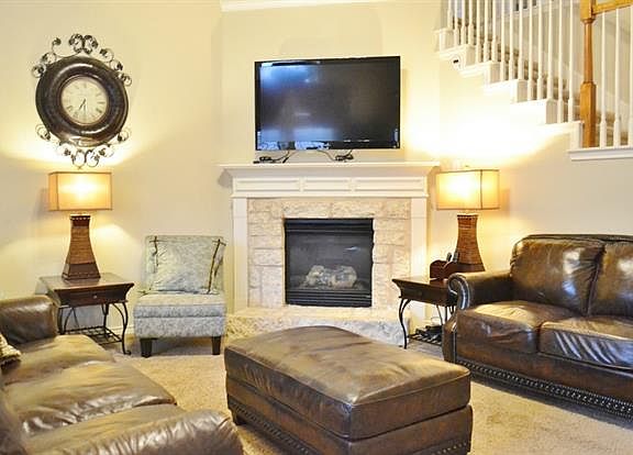 3rd image of 379 Parkvillage Ave
