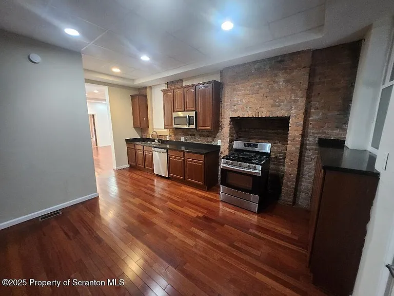 98 N Franklin St #1 — Photo 11