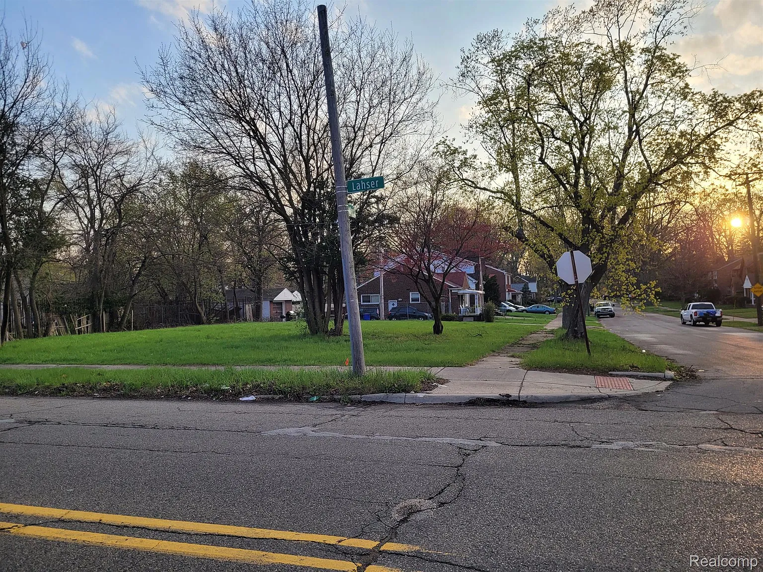 18435 Lahser Rd photo 1