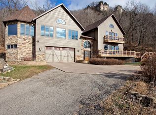 446 N Shore Dr, Fountain City, WI 54629