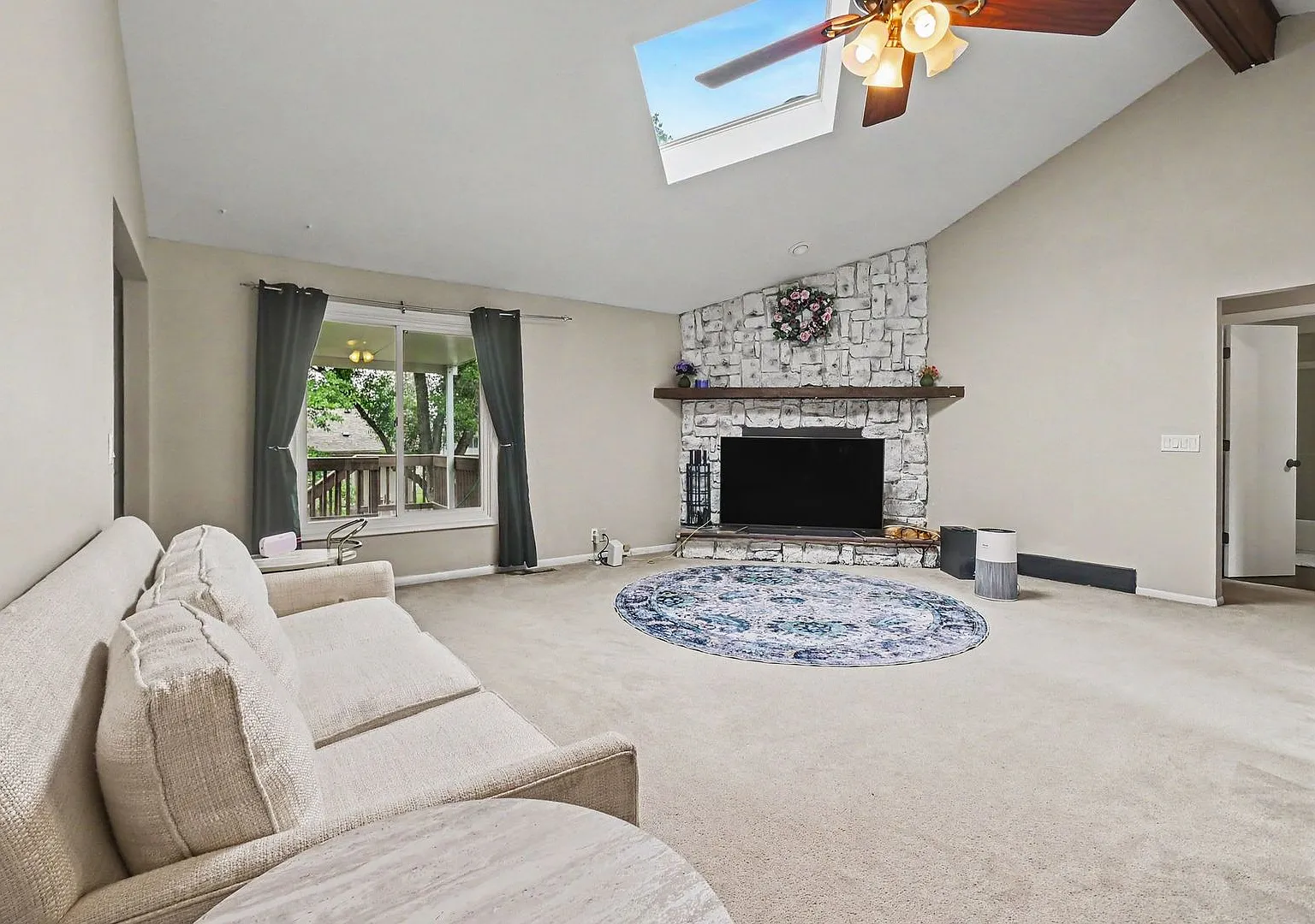 Papillion! — Photo 2