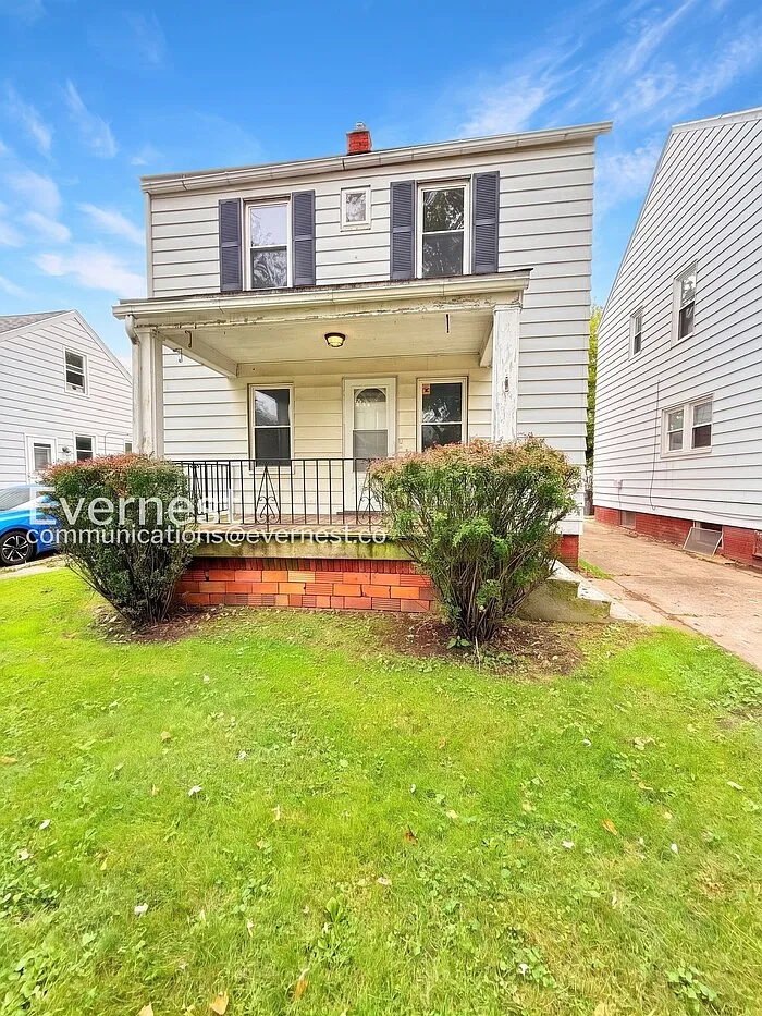 3 bed, 1.0 bath, 1227 sqft, $1,145 — Photo 1