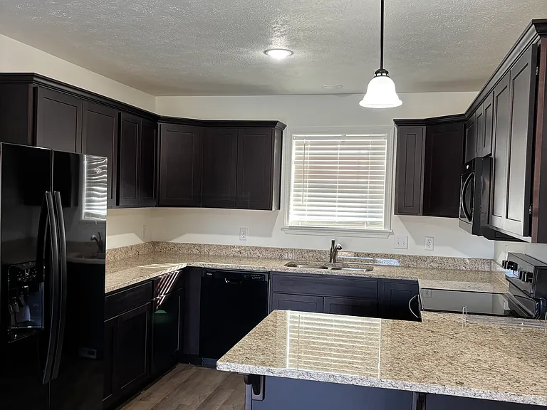 140 Sunset Cv — Photo 2