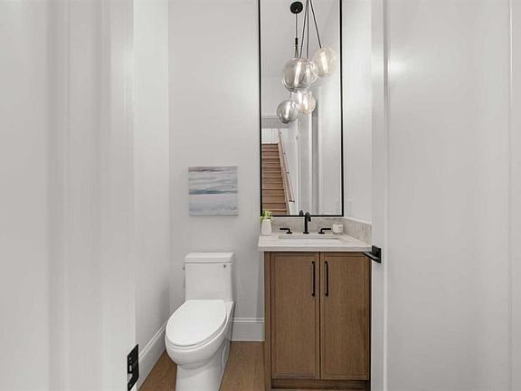4th image of 2039 N 37th Ave SW