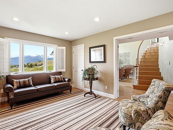 5th image of 596 Ravenwood Dr