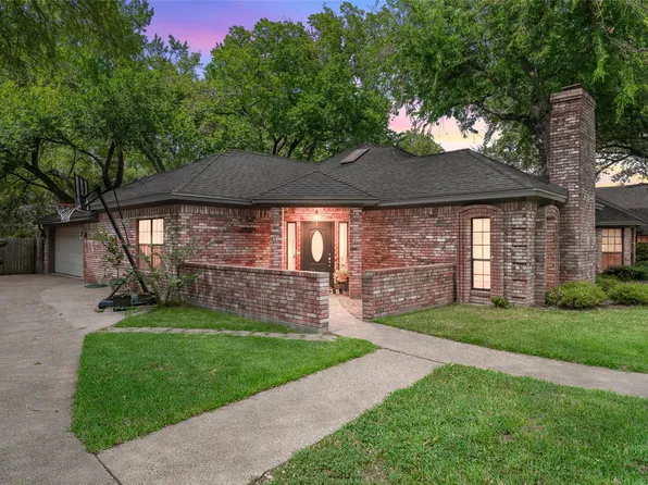 9605 Oak Springs Dr, Woodway, TX 76712