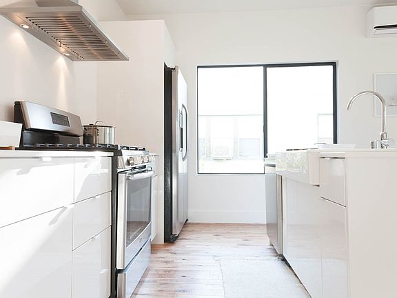 3rd image of 4424 Burns Ave #4428