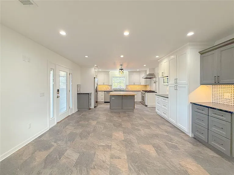 2827 Sanctuary Ln — Photo 14