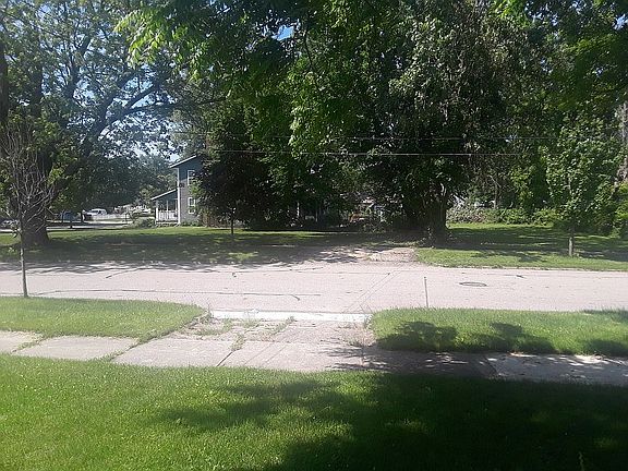 Lyon parcel/right of trees