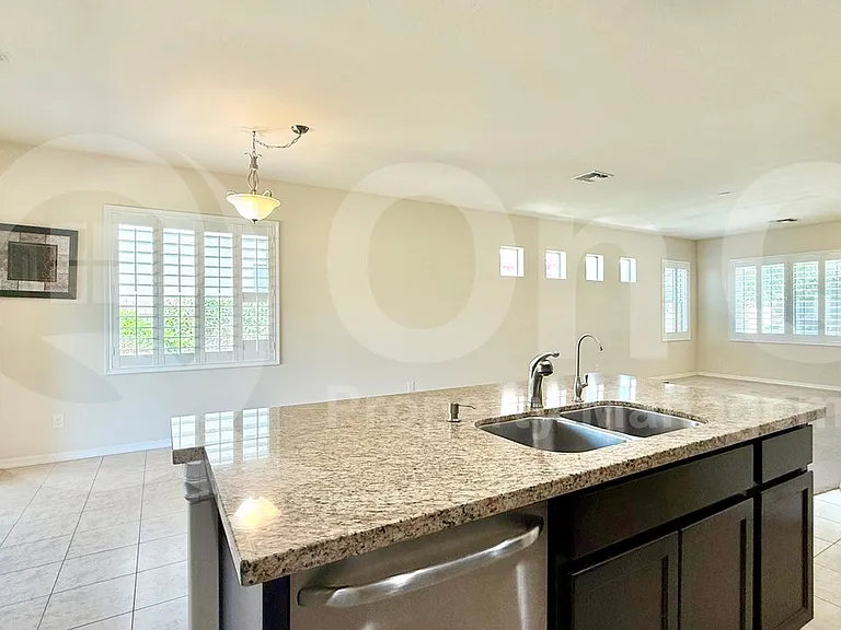 263 E Jade Dr — Photo 4