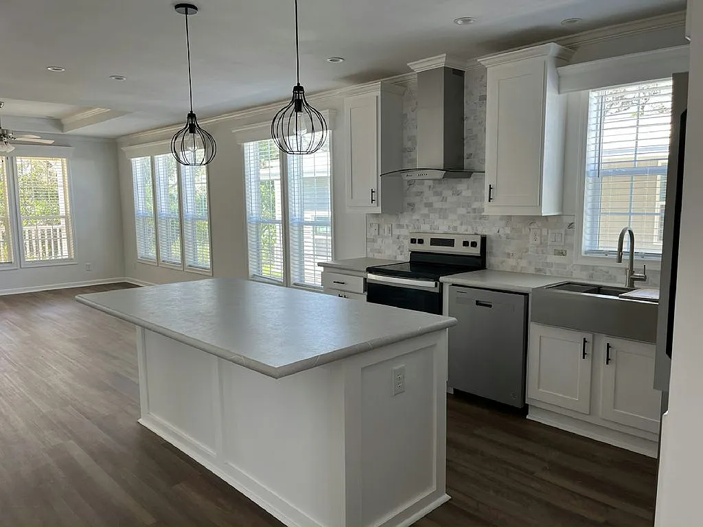3 bed, 2.0 bath, 1682 sqft, $1,995 — Photo 2