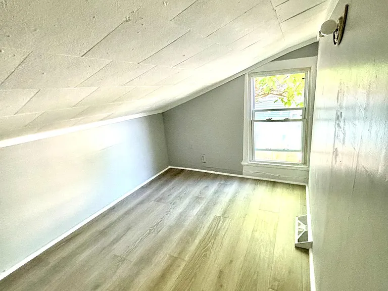 137 E High St #B — Photo 6